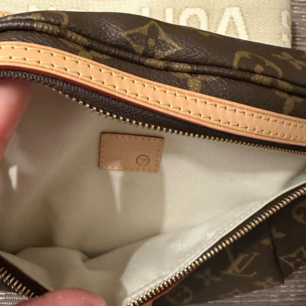 Louis Vuitton Monogram Crossbody Bag in Brown and Cream - Picture 5 of 11